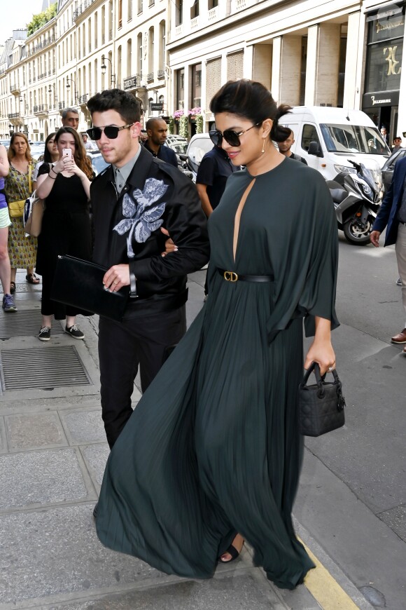 Nick Jonas et sa femme Priyanka Chopra arrivent à l'hôtel Costes après le défilé de mode Haute-Couture automne-hiver 2019/2020 "Christian Dior" à Paris le 1er juillet 2019.