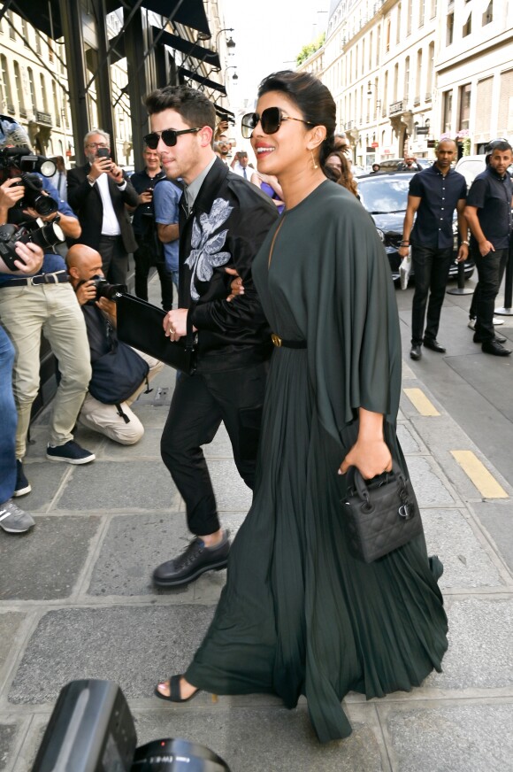 Nick Jonas et sa femme Priyanka Chopra arrivent à l'hôtel Costes après le défilé de mode Haute-Couture automne-hiver 2019/2020 "Christian Dior" à Paris le 1er juillet 2019.