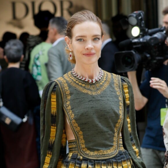 Natalia Vodianova arrive à l'atelier de Christian Dior, au 30, Avenue Montaigne, pour assister au défilé Christian Dior, collection Haute Couture automne-hiver 2019-2020. Paris, le 1er juillet 2019. © Christophe Clovis / Veeren Ramsamy / Bestimage