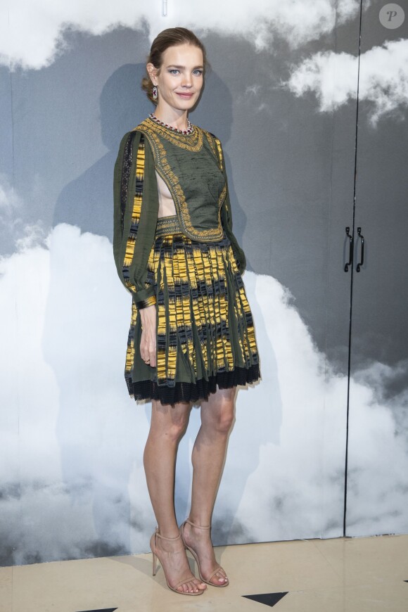 Natalia Vodianova assiste au défilé de mode Haute-Couture automne-hiver 2019/2020 "Christian Dior" à Paris. Le 1er juillet 2019.