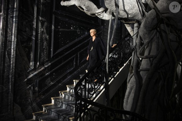 La directrice artistique de Dior, Maria Grazia Chiuri, à l'issue du défilé de mode Haute-Couture automne-hiver 2019/2020 "Christian Dior" à Paris. Le 1er juillet 2019.