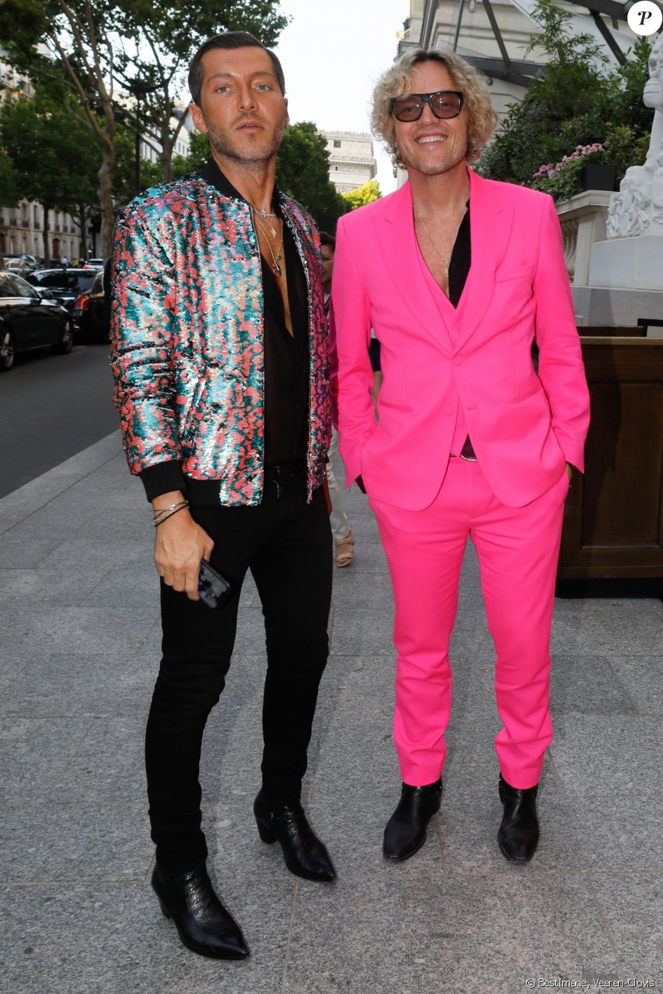 Peter Dundas et son compagnon Evangelo Bousis arrivent à la soirée de ...