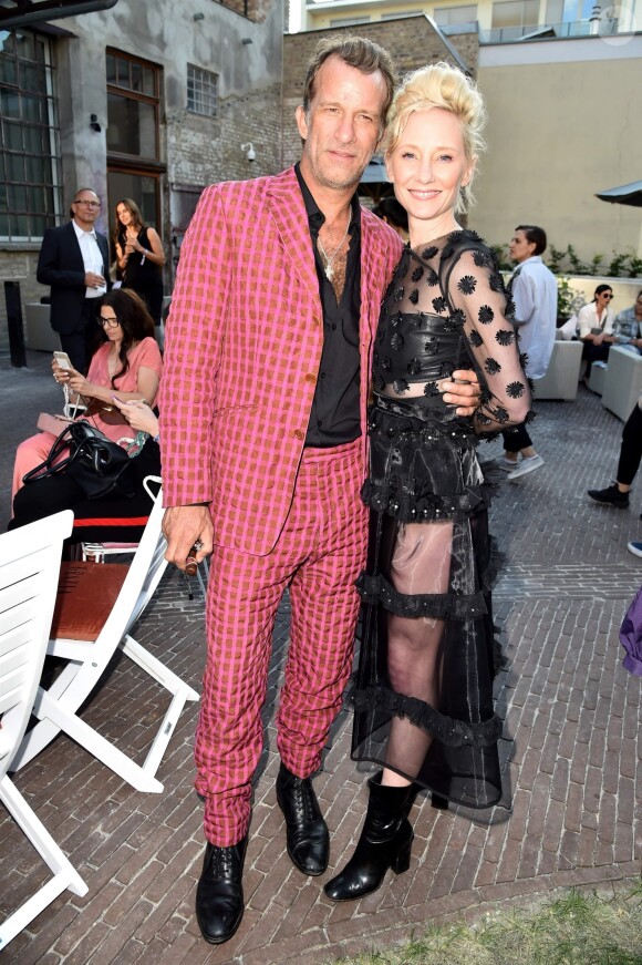 Anne Heche et Thomas Jane assistent aux défilés de la fashion week à Berlin, le 2 juillet 2019. Berlin, le 2 juillet 2019.