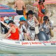 Melanie Griffith quitte son yacht à Formentera pour une balade sur la terre ferme le 4 juillet 2019.