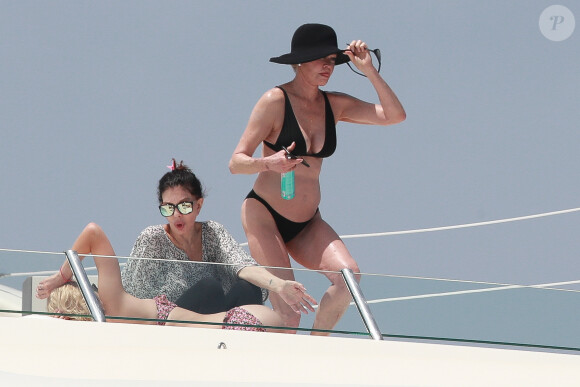 Exclusif - Melanie Griffith en bikini noir sur un yacht lors de ses vacances à Ibiza le 4 juillet 2019.