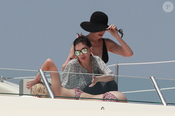 Exclusif - Melanie Griffith en bikini noir sur un yacht lors de ses vacances à Ibiza le 4 juillet 2019.