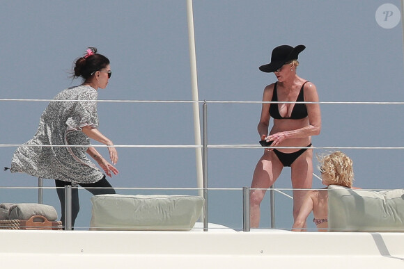 Exclusif - Melanie Griffith en bikini noir sur un yacht lors de ses vacances à Ibiza le 4 juillet 2019.