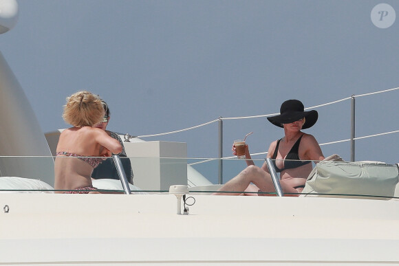 Exclusif - Melanie Griffith en bikini noir sur un yacht lors de ses vacances à Ibiza le 4 juillet 2019.