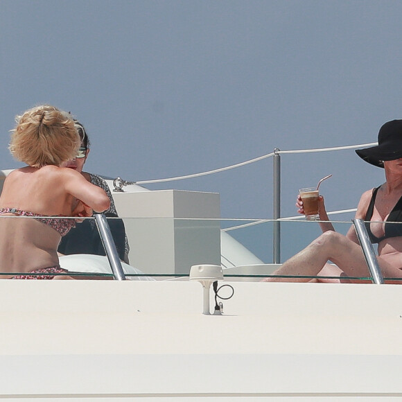 Exclusif - Melanie Griffith en bikini noir sur un yacht lors de ses vacances à Ibiza le 4 juillet 2019.