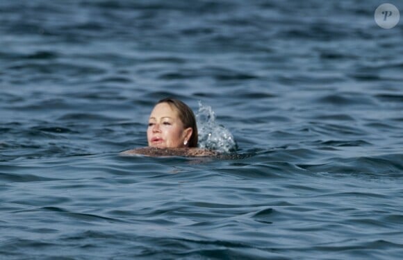 Melanie Griffith en maillot de bain noir sur un yacht à Formentera, le 4 juillet 2019.