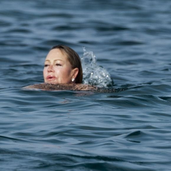 Melanie Griffith en maillot de bain noir sur un yacht à Formentera, le 4 juillet 2019.