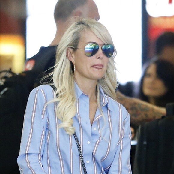 Laeticia Hallyday et ses filles Jade et Joy arrivent à l'aéroport de LAX à Los Angeles pour prendre un vol pour la France le 13 juin 2019. Laeticia a enregistré ses baggages au comptoir d'Air France avant de retirer de l'argent à un distributeur automatique de billets pour donner un pourboire au porteur de ses valises. Laeticia Hallyday sera présente le samedi 15 juin à Toulouse pour l'inauguration de l'esplanade qui portera le nom de Johnny Hallyday, devant la salle de concert du Zénith. Elle passera par la suite une dizaine de jours en France avant de repartir pour Saint-Barthélemy.
