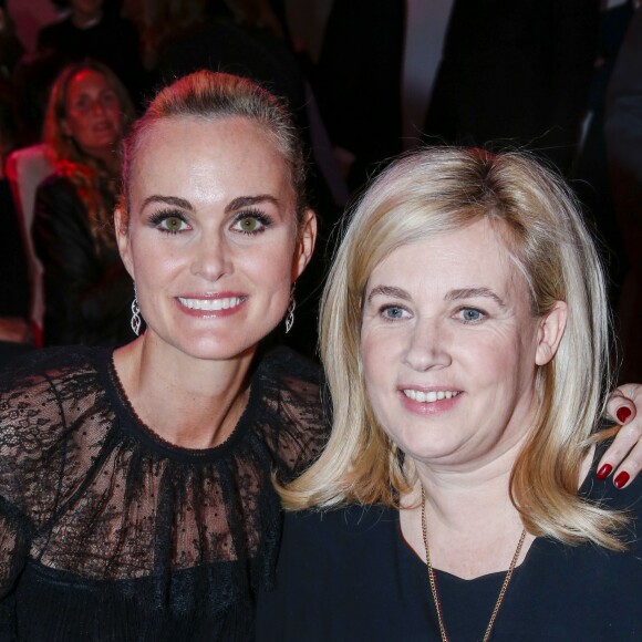 Laeticia Hallyday ("Femme de Coeur 2017" par Clarins pour son engagement humanitaire) et Hélène Darroze - Le Prix Clarins pour l'enfance fête ses 20 ans et récompense sa nouvelle femme de coeur L.Hallyday pour son association La Bonne Étoile à l'hôtel Salomon de Rothschild à Paris, France, le 14 mars 2017. © Borde-Jacovides/Bestimage