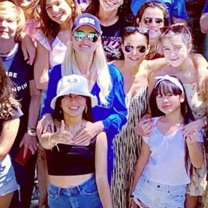 Laeticia Hallyday et ses filles, Jade et Joy, passent un dimanche à la campagne chez son amie Anne Marcassus, le 17 juin 2019.