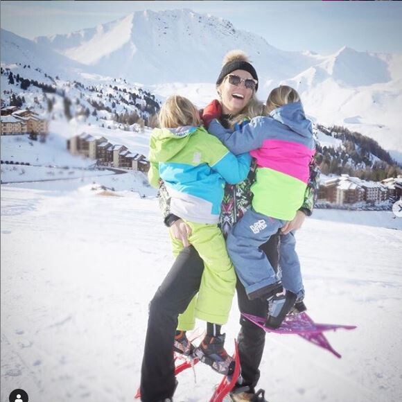 Elodie Gossuin partage des photos de sa famille (Bertrand, son mari et ses 4 enfants) sur son compte Instagram.