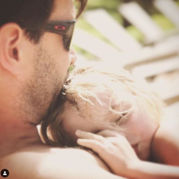 Elodie Gossuin partage des photos de sa famille (Bertrand, son mari et ses 4 enfants) sur son compte Instagram.