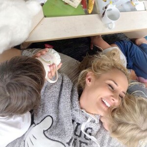 Elodie Gossuin partage des photos de sa famille (Bertrand, son mari et ses 4 enfants) sur son compte Instagram.