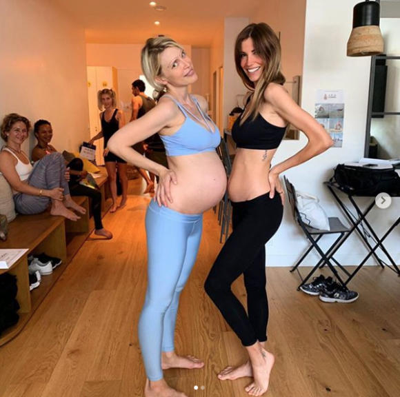 Alexandra Rosenfeld assume son baby bump et annonce sa grossesse le 7 juillet 2019.