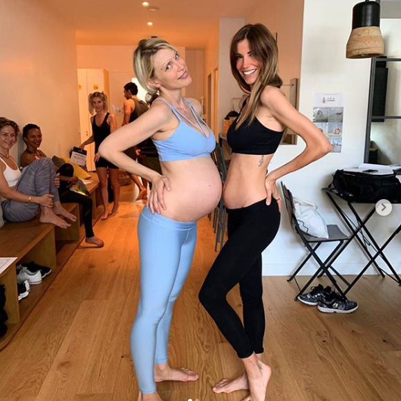 Alexandra Rosenfeld assume son baby bump et annonce sa grossesse le 7 juillet 2019.