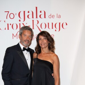 Michel Cymes et sa femme Nathalie - 70e édition du gala de la Croix Rouge monegasque à Monaco le 27 juillet 2018. © Pierre Villard/Le Palais Princier/Monte-Carlo-SBM via Bestimage