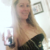 Loana follement amincie : photo de sa nouvelle silhouette, en petite robe noire