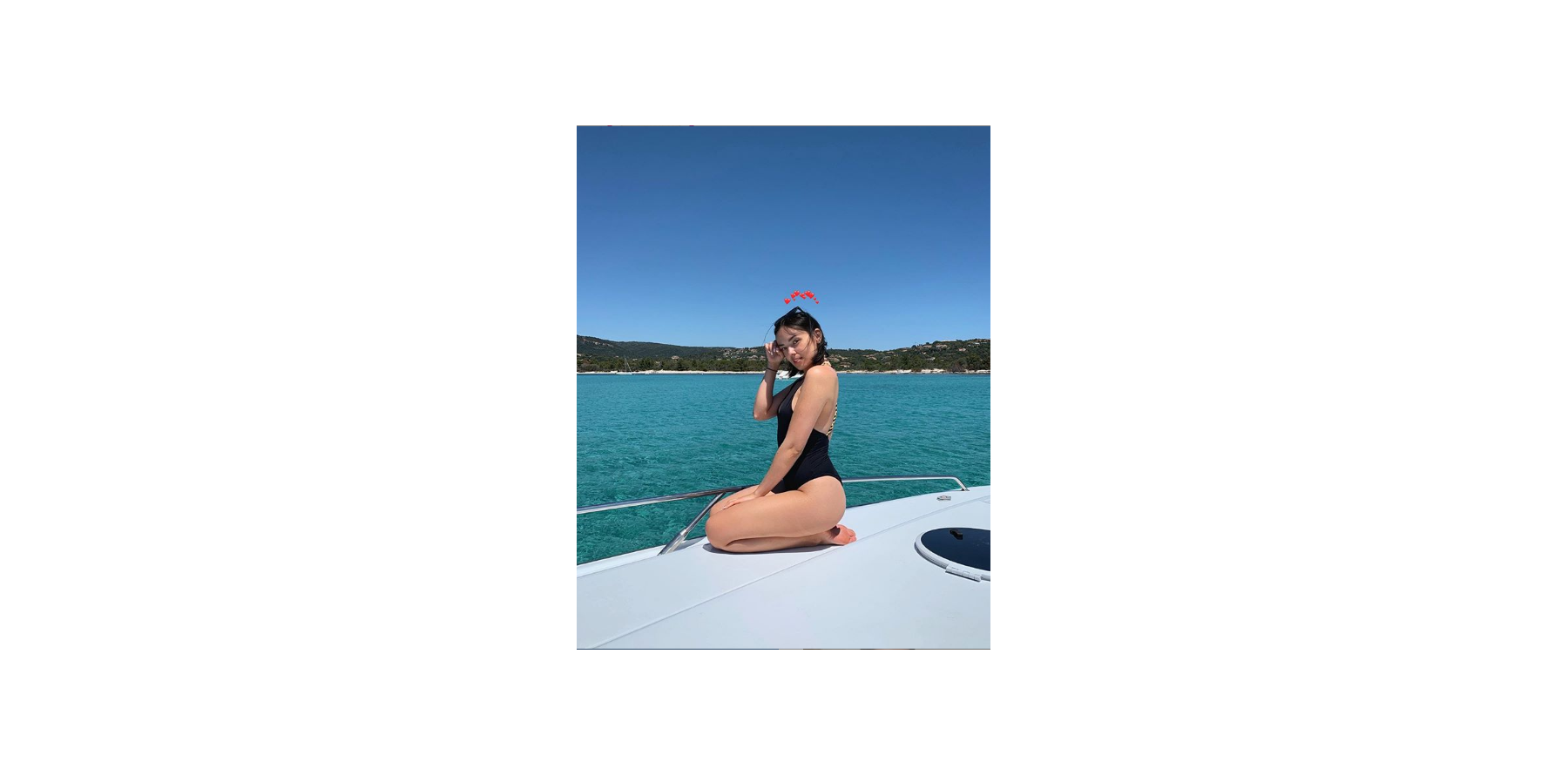 Corse Plage Maillot De Bain Clara Luciani Agathe Auproux critiquée sur son poids : sa réponse cash et drôle -  Purepeople