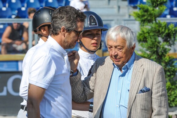 Guillaume Canet, son père Philippe et Paloma de Crozals pendant la reconnaissance du Prix Geberit en faveur de l'association Ela lors du Longines Paris Eiffel Jumping au Champ de Mars à Paris, France, le premier 7 juillet 2019. © Pierre Perusseau/Bestimage