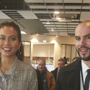 Vaimalama Chaves (Miss France 2019) pose lors d'une séance de dédicaces au centre commercial de La Feuilleraie à Trélissac le Périgord le 9 mars 2019