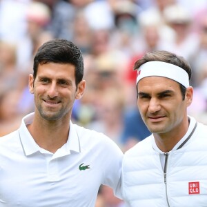 Roger Federer et Novak Djokovic s'affrontent en finale de Wimbledon à Londres, le 14 juillet 2019.