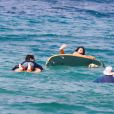 Exclusif  - Jade et Joy Hallyday - Jade et Joy Hallyday prennent leur première leçon de surf sur la plage de Lorient avec leur mère Laeticia à Saint-Barthélemy, le 18 février 2019.