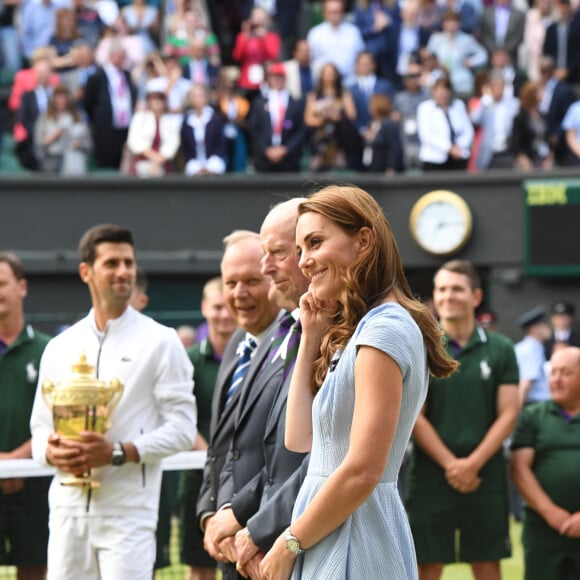 Finale homme du tournoi de Wimbledon "Novak Djokovic - Roger Federer (7/6 - 1/6 - 7/6 - 4/6 - 13/12)" à Londres. Catherine (Kate) Middleton, duchesse de Cambridge, est venue remettre les trophées aux joueurs. Londres, le 14 juillet 2019.