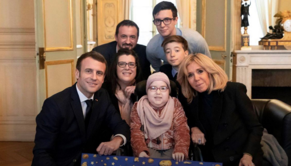Guillaume Gomez sur Twitter- rencontre avec Elise, fillette handicapée, Emmanuel Macron et Brigitte Macron.