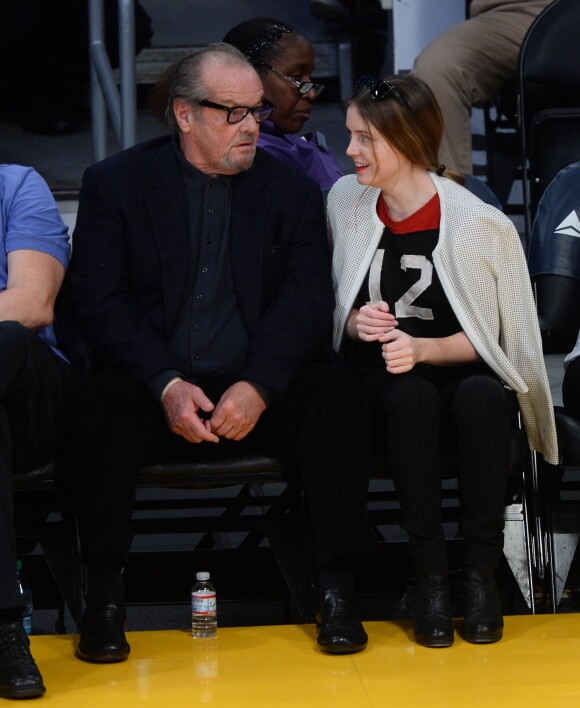 Jack Nicholson et sa fille Lorraine assistent au match de basket des Lakers à Los Angeles le 16 novembre 2014.