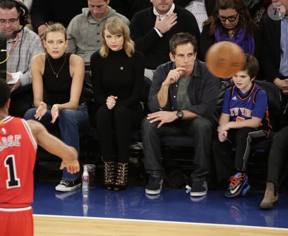 Karlie Kloss, Taylor Swift, Ben Stiller et son fils Quinlin Dempsey assistent au match des New York Knicks à New York, le 29 octobre 2014.