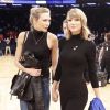 Karlie Kloss et Taylor Swift assistent au match des New York Knicks à New York. Le 29 octobre 2014.