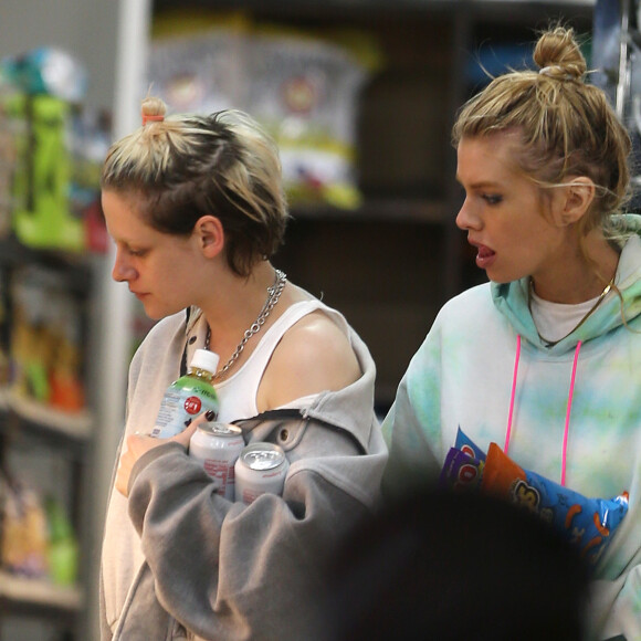 Kristen Stewart est de retour avec sa compagne Stella Maxwell! , New York, le 10 juin 2019.