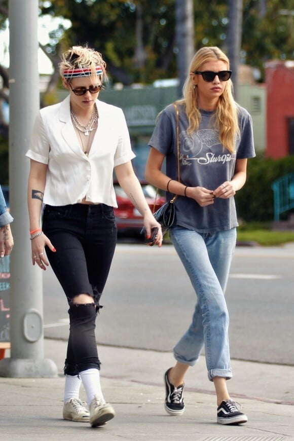 Kristen Stewart passe la journée avec son ex compagne Stella Maxwell à Los Feliz, Los Angeles. Les deux jeunes filles semblent très proches, elles sont allées déjeuner ensemble et ont fini la journée chez Kristen... Le 20 mai 2019