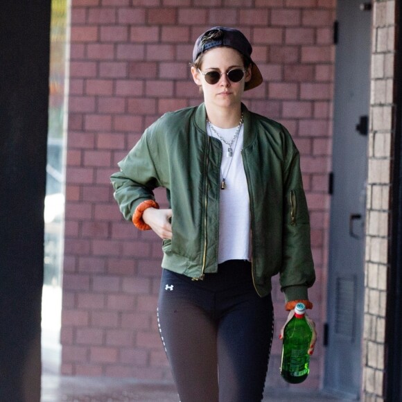 Kristen Stewart se promène à Los Angeles, le 30 avril 2019.