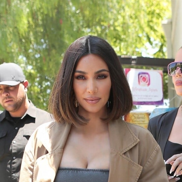 Kim Kardashian et sa soeur Khloe Kardashian sont allées faire du shopping chez Graphaids Art Supplies sur le tournage de KUWTK à Agoura Hills, le 10 juillet 2019