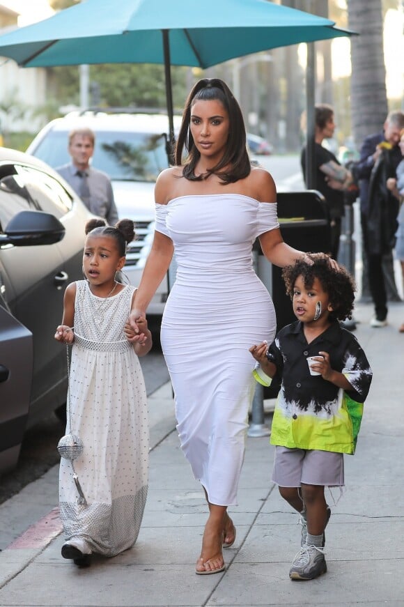 Kim Kardashian, Saint West, North West, La famille Kardashian arrivent avec leurs enfants à un diner privé au restaurant Crustacean à Beverly Hills, Los Angeles, le 30 juin 2019