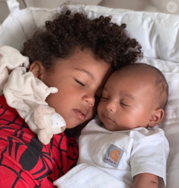 Kim Kardashian partage une photo de ses fils Psalm et Saint le 20 juillet 2019.
