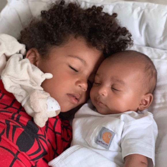 Kim Kardashian partage une photo de ses fils Psalm et Saint le 20 juillet 2019.