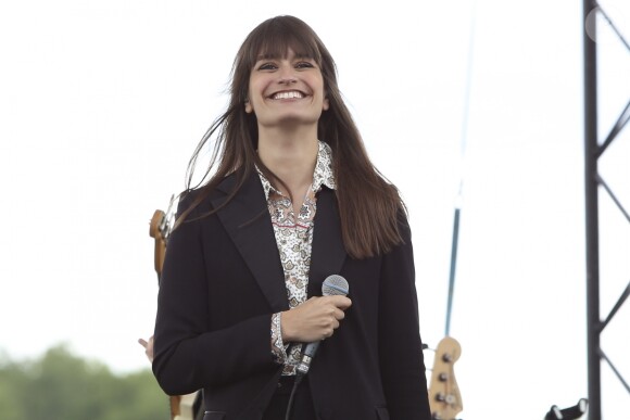 Clara Luciani - People au prix de Diane Longines à l'hippodrome de Chantilly, le 16 juin 2019. © Michael Baucher/Panoramic/Bestimage