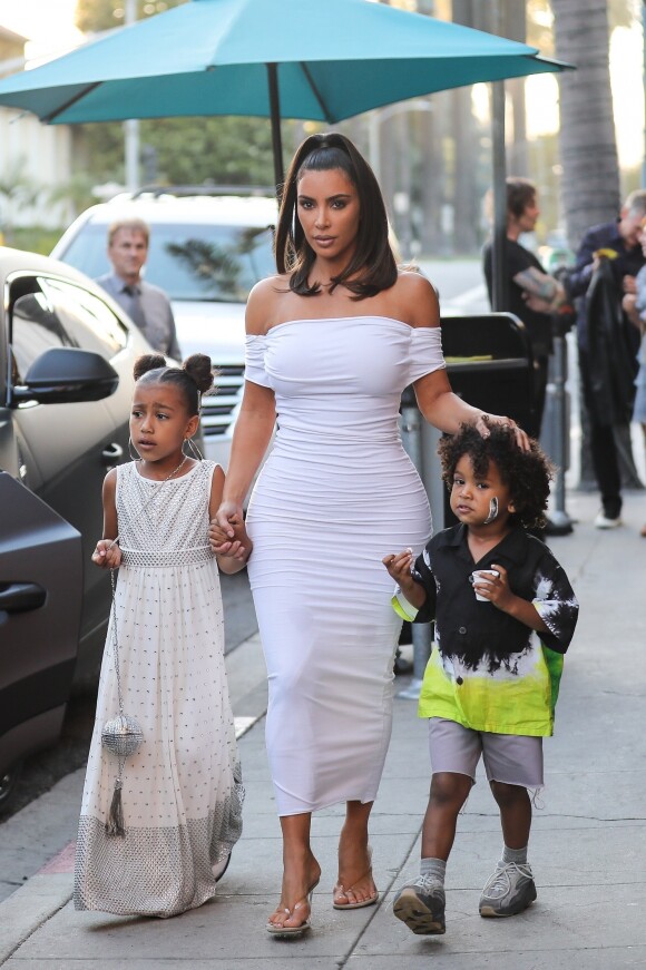 Kim Kardashian, Saint West, North West - Exclusif - La famille Kardashian arrivent avec leurs enfants à un diner privé au restaurant Crustacean à Beverly Hills, Los Angeles, le 30 juin 2019.