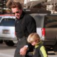 Arnold Schwarzenegger et son fils Patrick en 1999.
