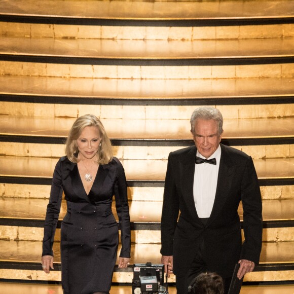 Warren Beatty et Faye Dunaway lors de la 90ème cérémonie des Oscars 2018 au théâtre Dolby à Los Angeles, Californie, Etats-Unis, le 4 mars 2018.