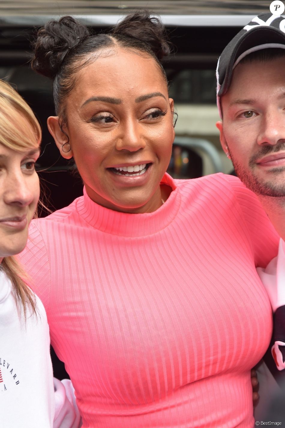 4933610-melanie-brown-mel-b-quitte-les-studios-950x0-1.jpg