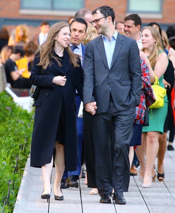 Chelsea Clinton enceinte et son mari Marc Mezvinsky - Les célébrités arrivent Spring Gala 2019 pour la fondation The Diller von Furstenberg Family à New York, le 21 mai 2019
