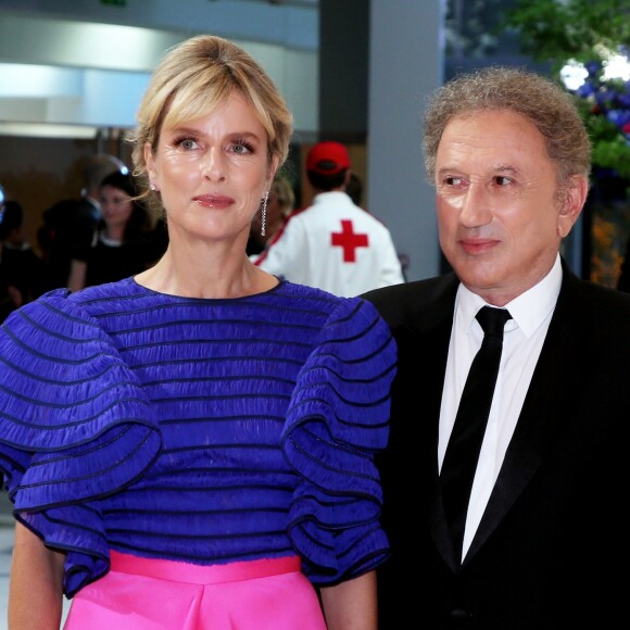 Karin Viard et Michel Drucker - Arrivées des people au 71 ème gala de la Croix-Rouge Monégasque à Monaco le 26 juillet 2019. © Dominique Jacovides/Bestimage