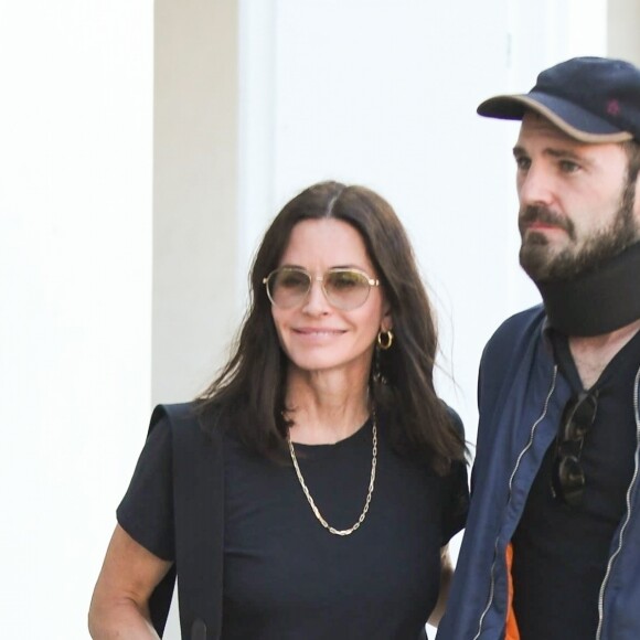 Courteney Cox et son compagnon Johnny McDaid sont allés faire du shopping chez "James Perse" à Los Angeles, le 26 juin 2019.